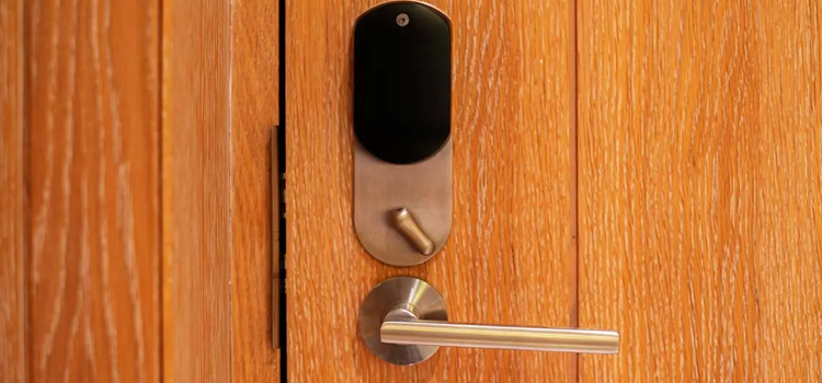 Automatic Locking Door Knob Fruitridge Pocket